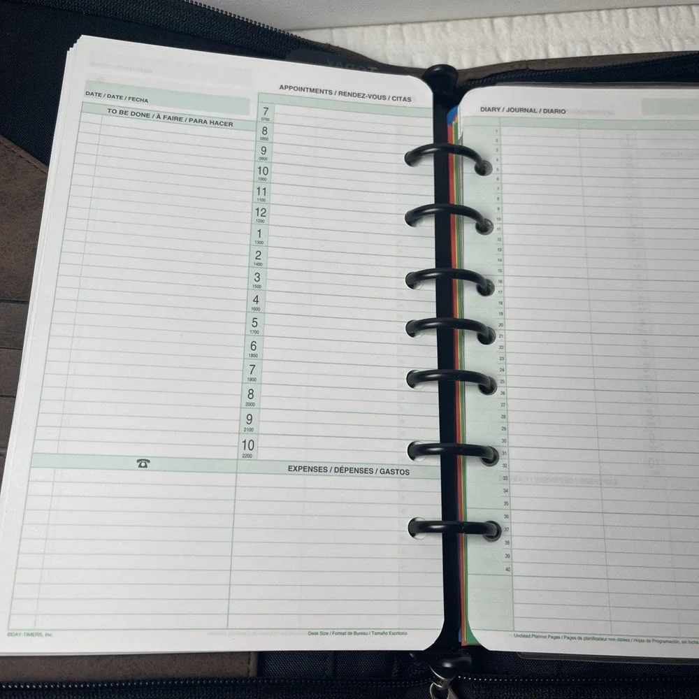 Day Timer Brown Zippered 7-Ring Planner Organizer  Approx. 8
